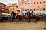 Palio di luglio. Prima prova, vince il Valdimontone con Nieddu e Canarinu