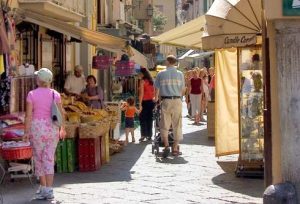 Centri commerciali naturali, via al bando '26: risorse per valorizzare commercio e territori