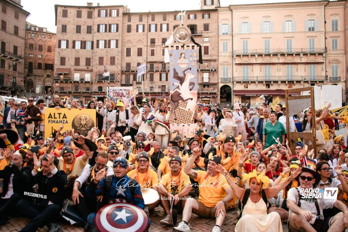 &ldquo;Il Tempo Vola&rdquo;, il corteo della vittoria della Nobile Contrada dell'Aquila (seconda parte)