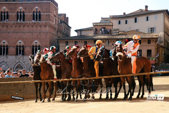 Palio 2 luglio, effettuata la segnatura dei dieci fantini