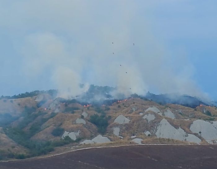 Incendio nelle Biancane di Leonina, fiamme nelle Crete Senesi