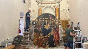 Siena, la Pala della Madonna delle Nevi torna protagonista: il restauro si apre al pubblico