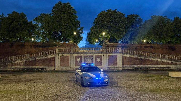 Fuga all&rsquo;alt e inseguimento contromano nella notte a Siena, arrestato un 46enne