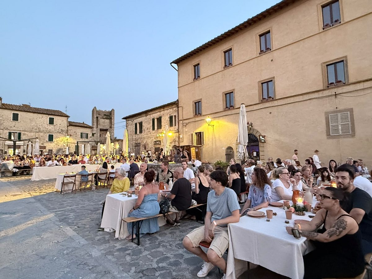 Monteriggioni, grande partecipazione al Banchetto Medievale che apre la XXXIII…