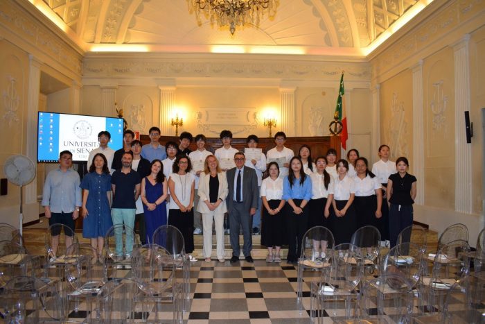 Delegazione di studenti del Siena College of Future Biotechnology di Nantong in visita all'Universit&agrave;