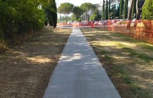 Poggibonsi: nuovi percorsi pedonali e panchine, i giardini di via Pieraccini si rifanno il look