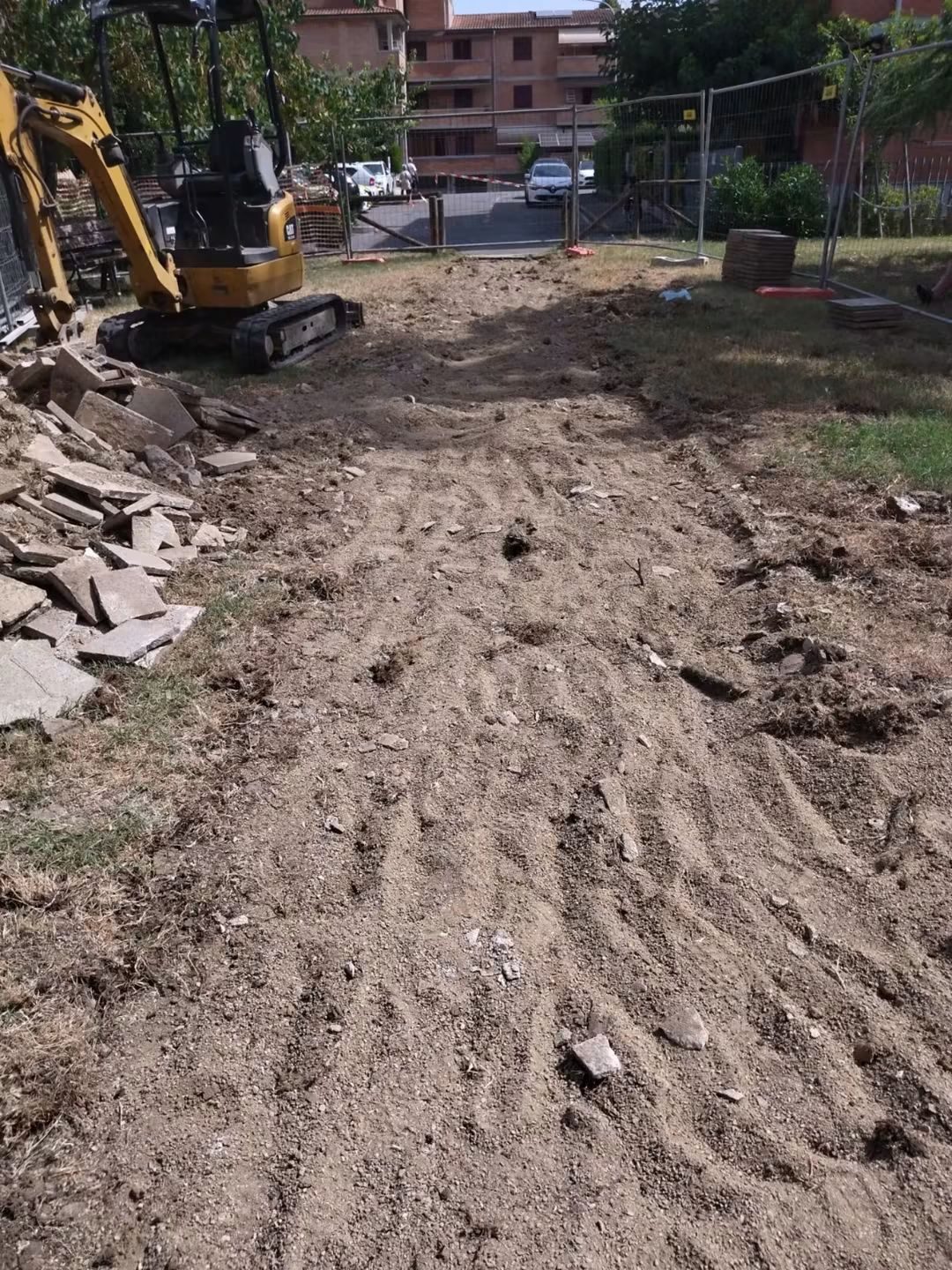 Nuovi percorsi pedonali e panchine: i giardini di via Pieraccini si rifanno il…