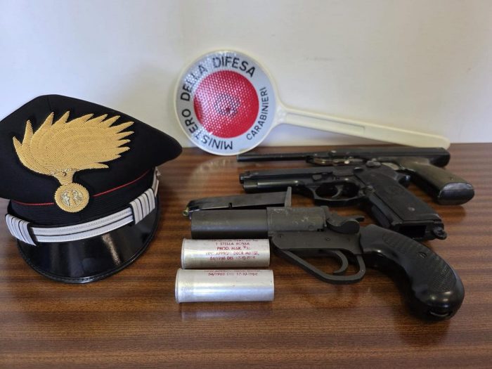 Poggibonsi, violenta lite tra due famiglie: sette persone denunciate e armi sequestrate