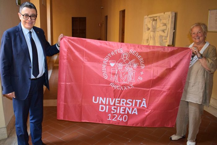 L&rsquo;Universit&agrave; di Siena ha la bandiera, la prima della sua storia