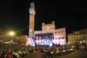 Siena, Sboccia l'Estate: Piazza del Campo si accende con Shakespeare, Tina Turner e la grande musica