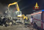 Colle di Val d’Elsa, fiamme nella notte in un’azienda di smaltimento rifiuti a San Marziale