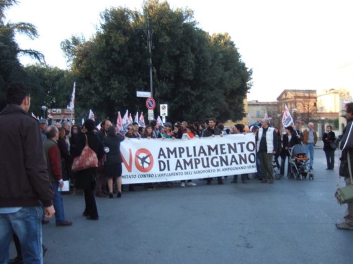 Aeroporto di Ampugnano, il Comitato AmpugnaNO: "Pronti a tutelarci nelle sedi opportune"