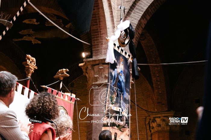 Palio di Siena: presentazione del drappellone di Teodora Axente per la carriera di agosto