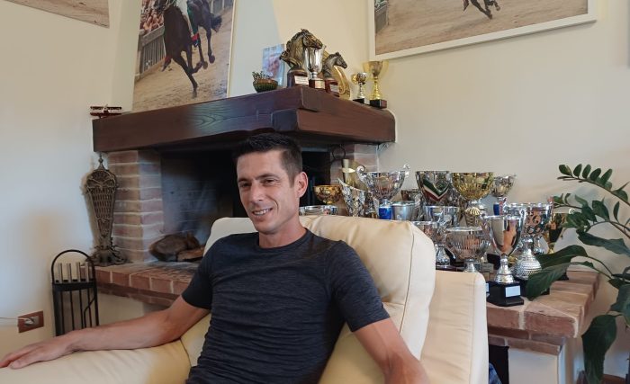 Palio, Tittia a 'Una vita da fantino' difende il mossiere: "Attacchi assurdi, serve rispetto per la professionalit&agrave;"