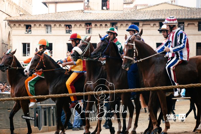 Palio di Siena 16 agosto, le foto della prima prova