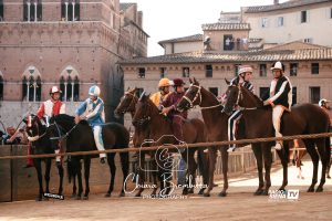 Palio di Siena, effettuata la segnatura dei dieci fantini: tutte confermate le monte