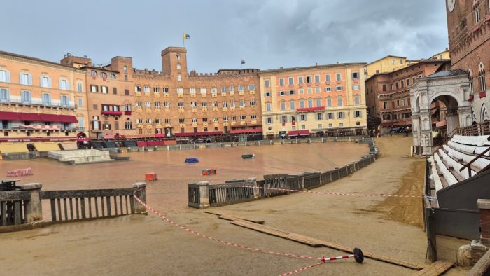 Palio di Siena, maledizione pioggia: torna a piovere su Piazza del Campo
