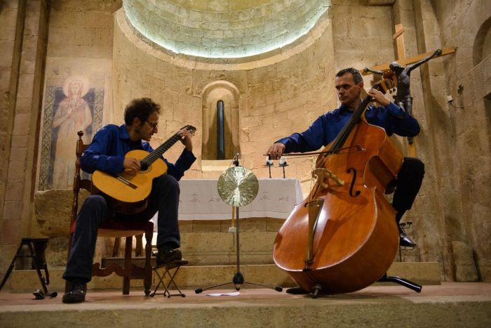 Poggibonsi, "W La Citt&agrave; Viva": musica da film in piazza Amendola con lo Sha Sha Duo