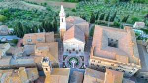 Pienza, sabato 19 settembre una passeggiata nella Citt&agrave; Ideale con "Sogno di una notte di fine estate"