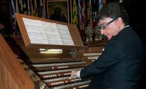 Siena, Cesare Mancini tiene il tradizionale concerto d'organo per l'Assunta in Cattedrale