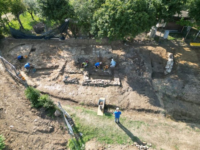Montepulciano, ripresi gli scavi al sito archeologico ad Acquaviva: torna alla luce un impianto termale di et&agrave; romana