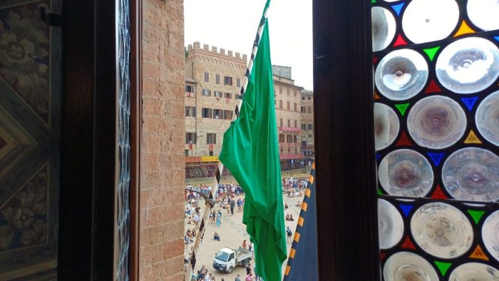 Palio di Siena, piove sul bagnato. Carriera ancora rimandata