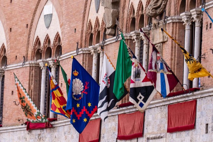 Palio di Siena, piove sul bagnato. Carriera ancora rimandata
