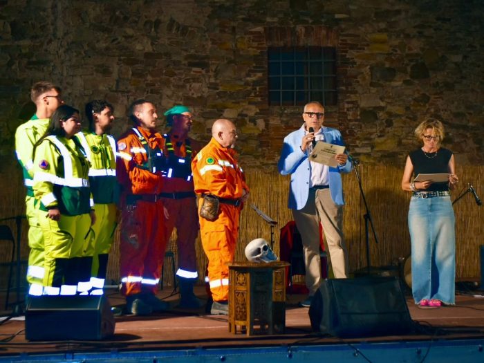 In 250 all&rsquo;Apparecchiata di Castellina in Chianti. E circa 700 euro contributi per chi lotta contro gli incendi.