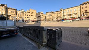 Palio di agosto: Piazza del Campo si veste a festa, i lavori riaccendono il cuore dei senesi