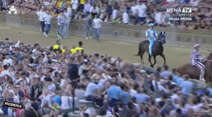 Palio di Siena agosto 2026, la Contrada dell'Onda vince la prima prova