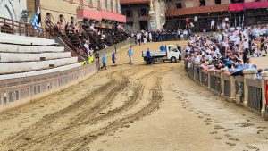 Palio di Siena, quando la pioggia spezza la magia e sospende la Festa