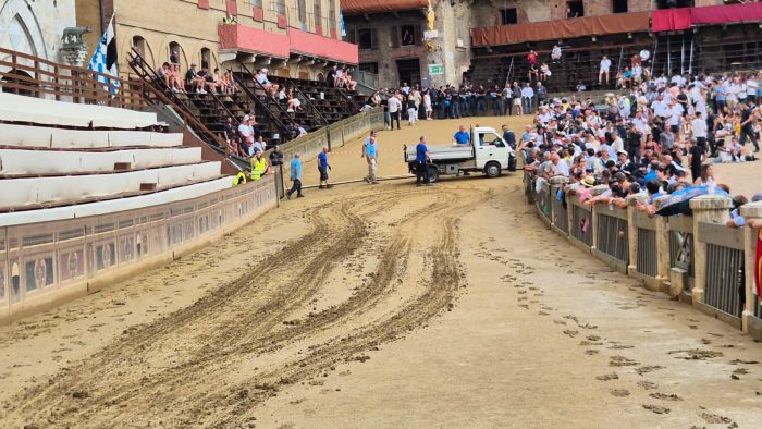 Palio di Siena, quando la pioggia spezza la magia e sospende la Festa