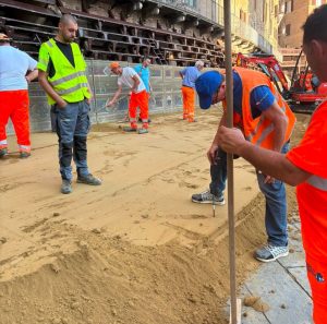 Il tufo veste Piazza del Campo: Siena si prepara al Palio dell&rsquo;Assunta