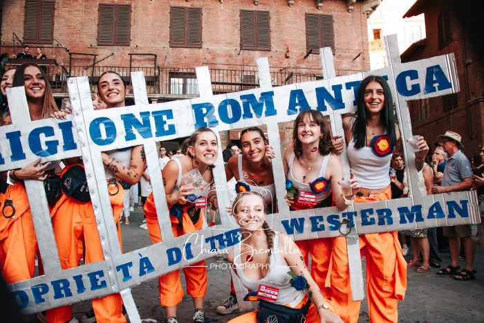 Un fiume azzurro inonda Siena: le foto del Corteo della Vittoria del Nicchio (2&deg; parte)