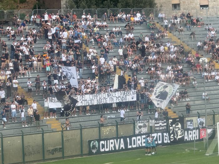 "Stadio che fa pena", la protesta dei tifosi del Siena al debutto in casa