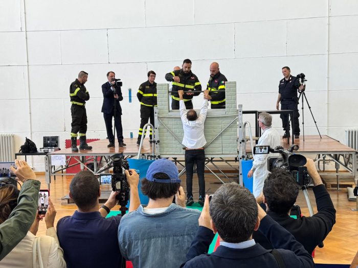 Morte Rossi, le simulazioni della caduta a Roma: "Aggredito da pi&ugrave; persone, tent&ograve; di difendersi"