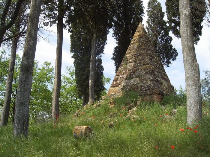 Monteaperti, 766 anni dopo la battaglia tra Guelfi e Ghibellini la memoria torna a vivere sul colle