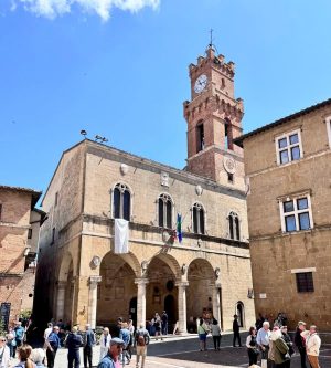 Pienza riabbraccia Romea Ravazzi: donato al Comune un dipinto inedito della pittrice