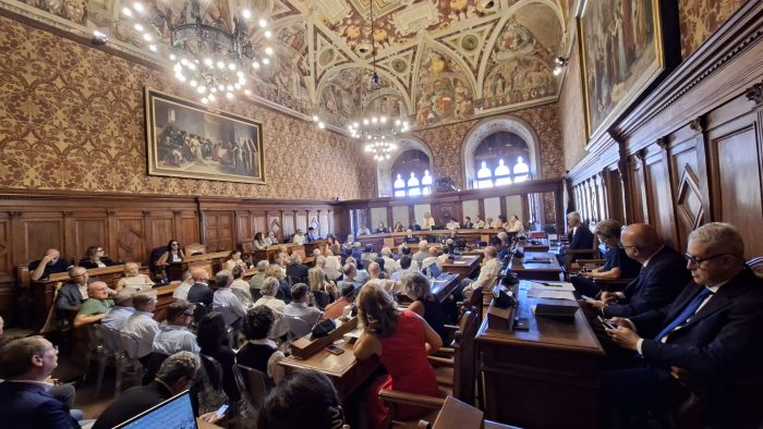 Mps, iniziato a Siena il Consiglio comunale straordinario per tutelare il legame tra banca e territorio