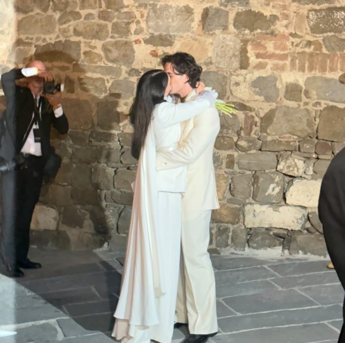 Damiano David e Dove Cameron, il s&igrave; a Montalcino: sono marito e moglie