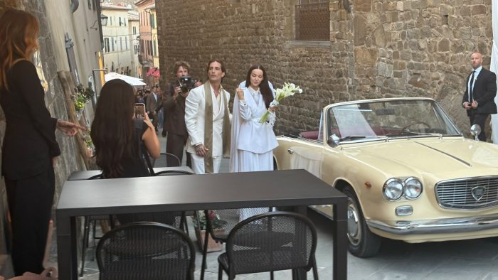 Damiano David e Dove Cameron arrivano a Montalcino: il momento del s&igrave; &egrave; vicino