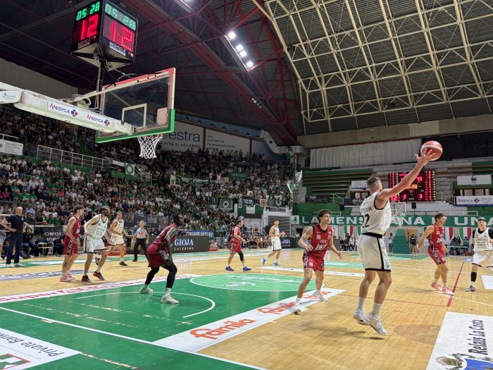 Basket, buona la prima per la Sendero Mens Sana: battuta Lucca 83-81