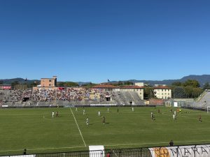 Lucchese-Siena 3-2, rimonta bianconera vanificata da un rigore nel finale