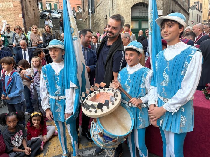 Palio di Siena, la contrada dell'Onda vince il Minimasgalano 2026