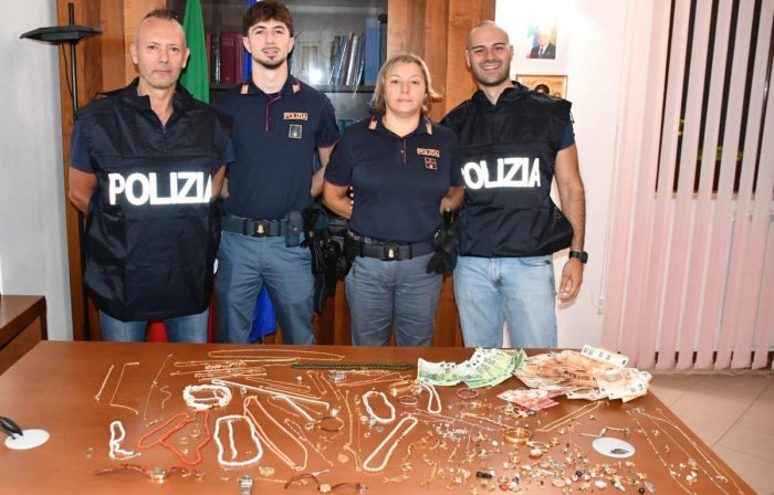 Fuga rocambolesca e speronamento alla Polizia dopo la truffa: 45enne arrestato a Chiusi.