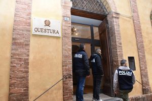 Siena: finge di essere un Carabiniere per truffare un'anziana, denunciato 48enne