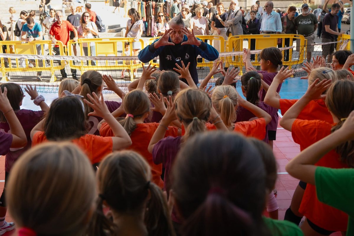 FIPAV Etruria, oltre 200 bambini in Piazza Duomo con Andrea “Lucky” Lucchetta