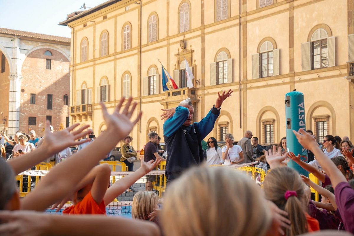 FIPAV Etruria, oltre 200 bambini in Piazza Duomo con Andrea “Lucky” Lucchetta