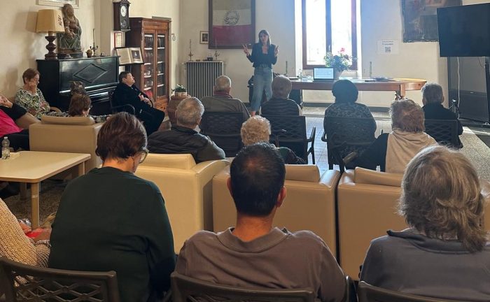 Dall&rsquo;AI alla videochiamata, a Siena gli anziani delle Rsa scoprono il digitale