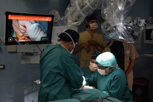 Orecchio bionico di ultima generazione, primo intervento in Italia in contemporanea a Siena e Piacenza